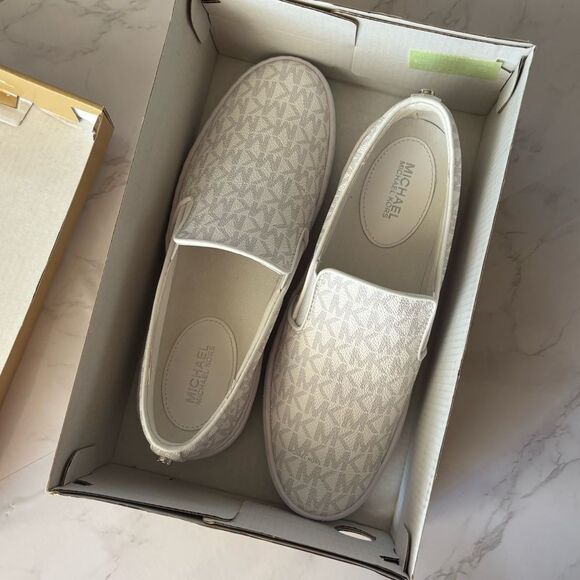 NIB Michael Kors Keaton Logo Slip-on White Sneakers
Size 7 - Picture 10 of 11